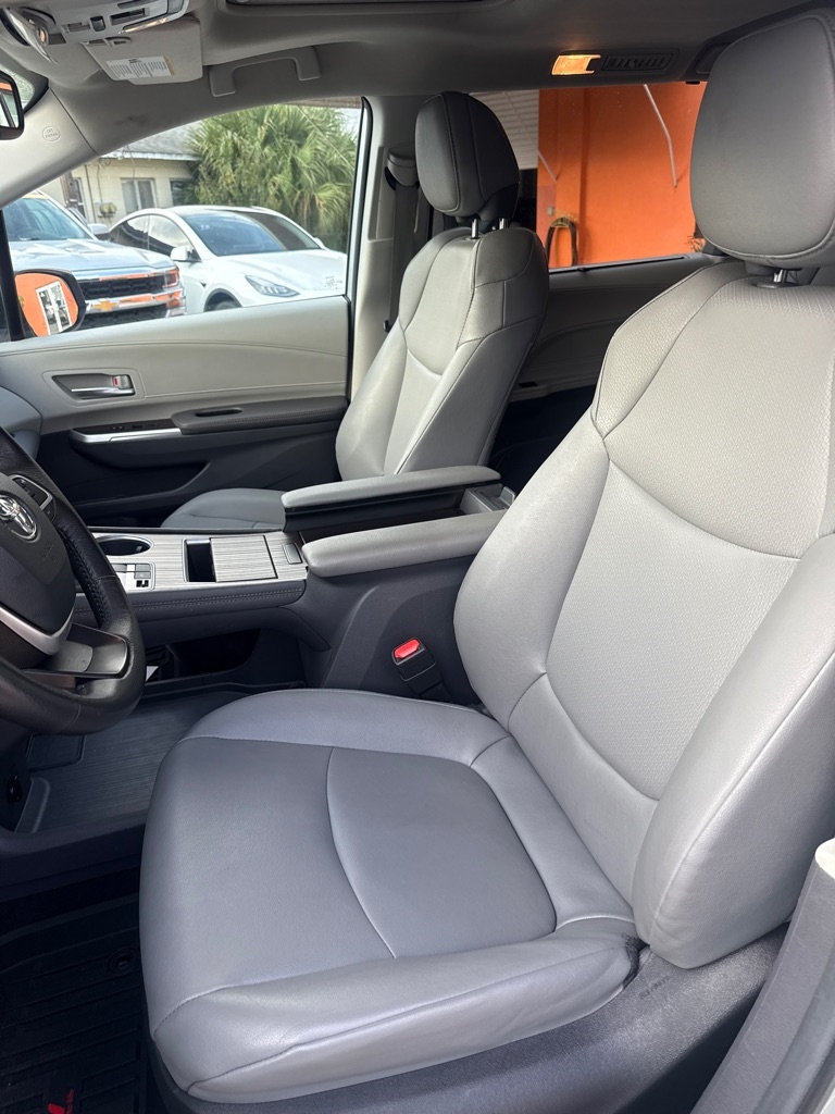 Toyota Sienna XLE FWD 8-Passenger (Natl) 2024