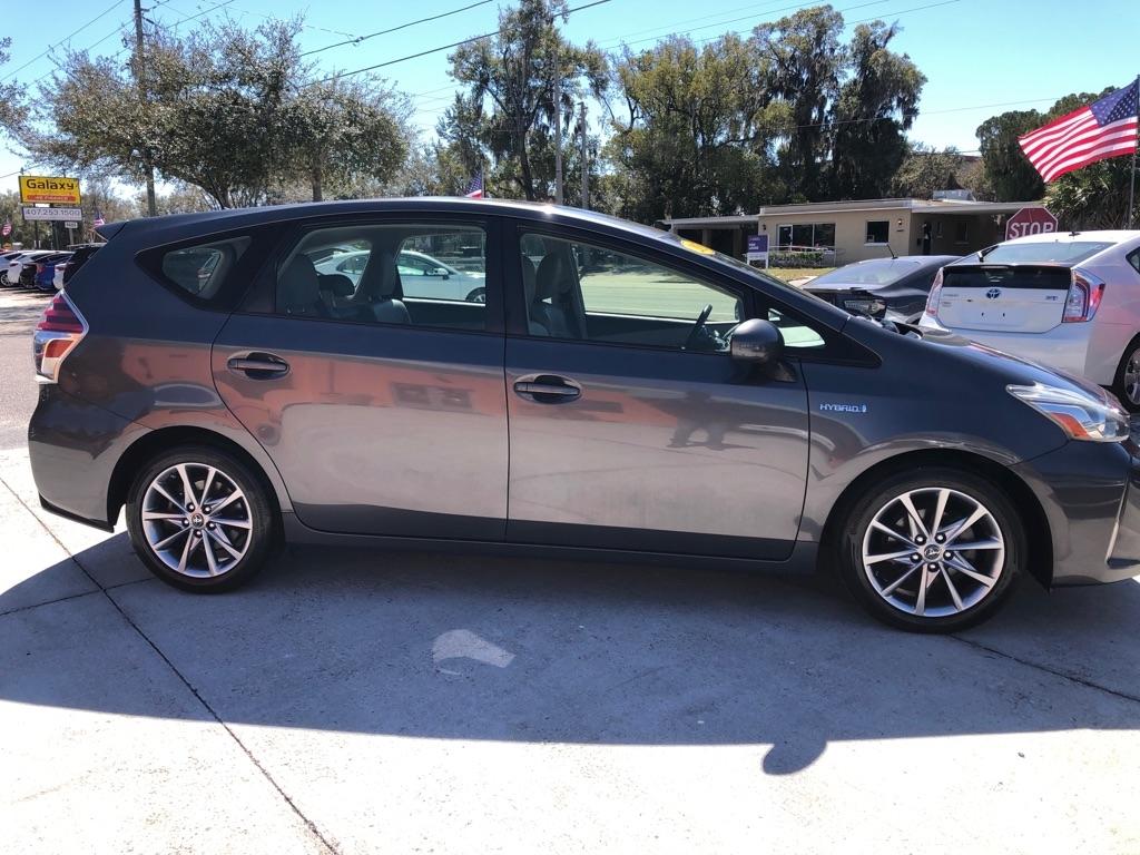 Toyota Prius V 5dr Wgn Three (Natl) 2015