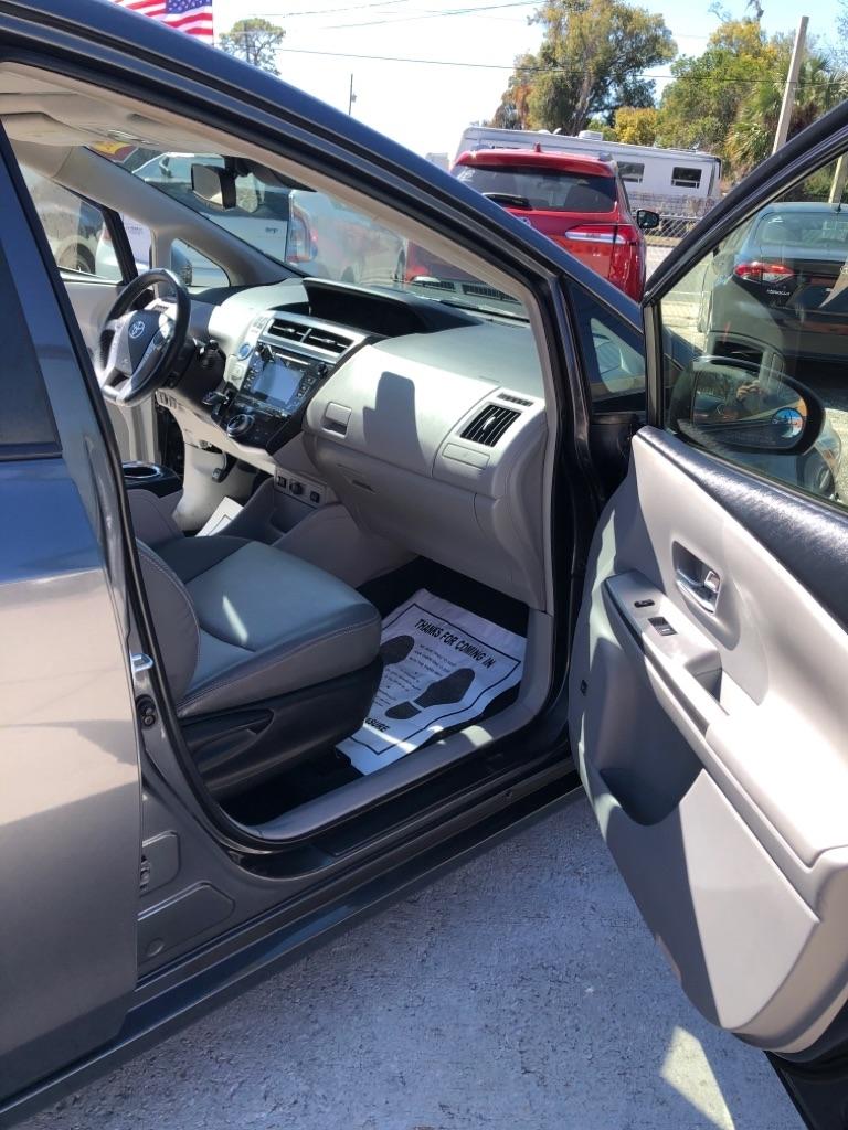 Toyota Prius V 5dr Wgn Three (Natl) 2015