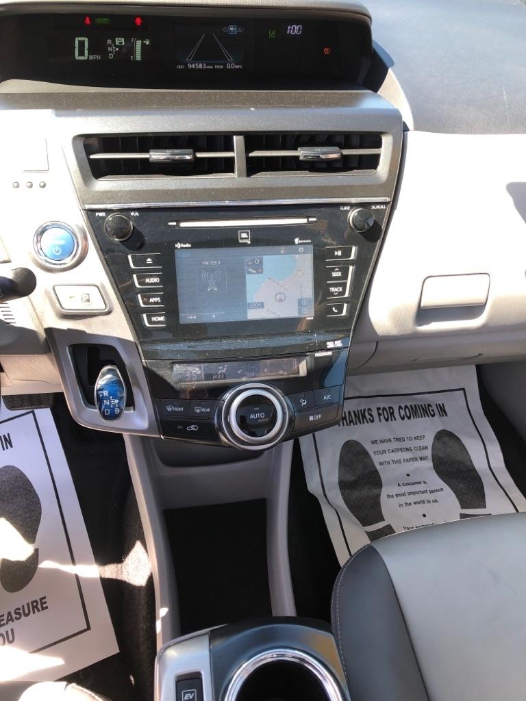 Toyota Prius V 5dr Wgn Three (Natl) 2015