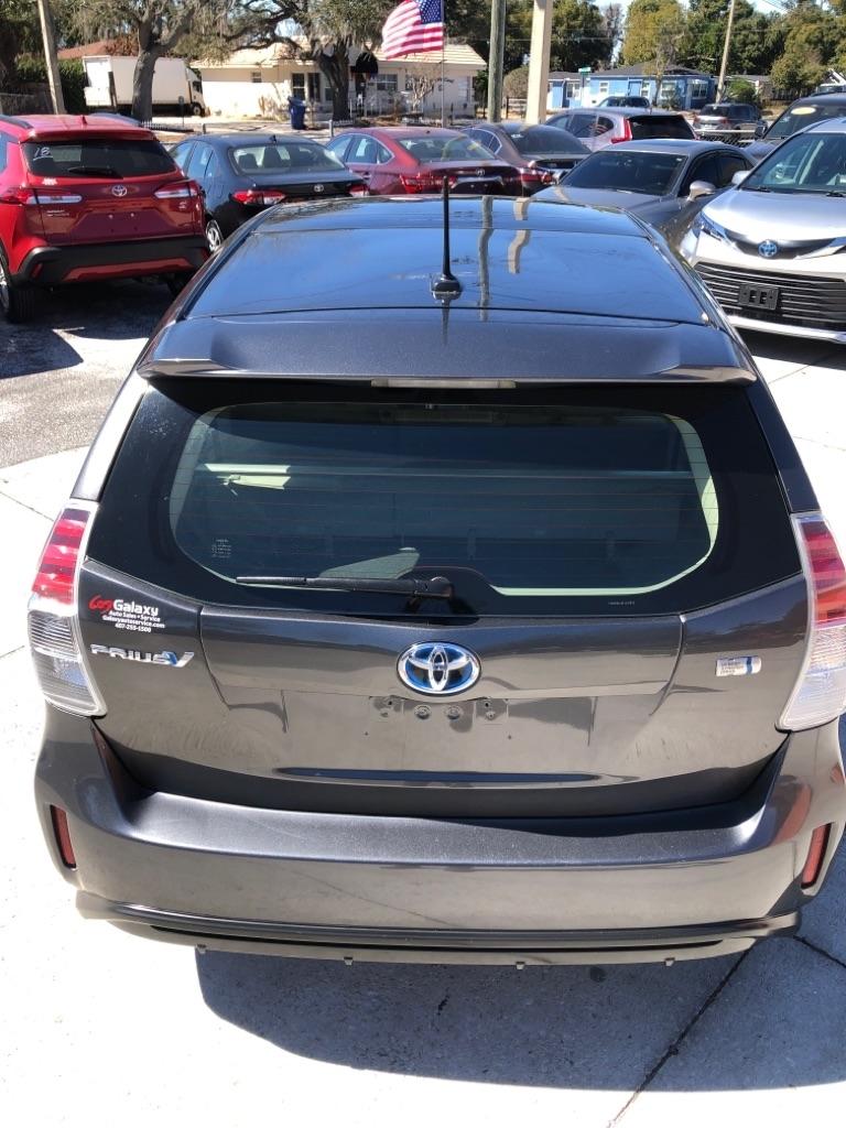 Toyota Prius V 5dr Wgn Three (Natl) 2015