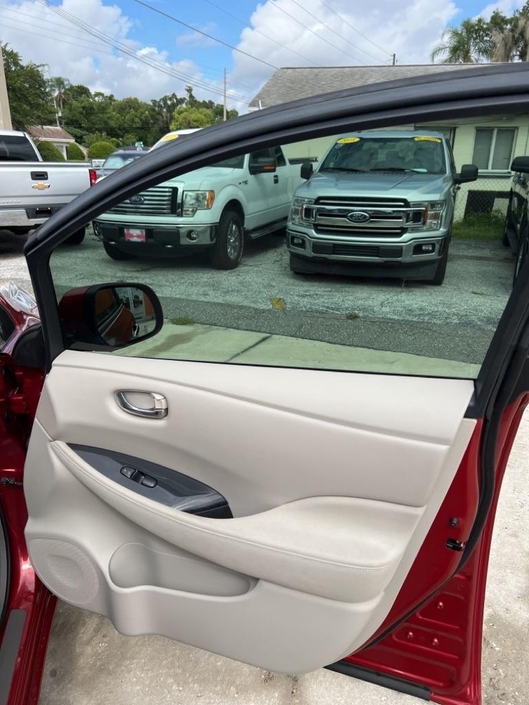 Nissan Leaf 4dr HB SL 2012