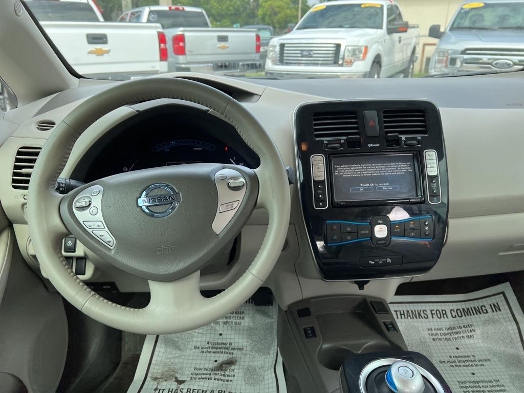 Nissan Leaf 4dr HB SL 2012