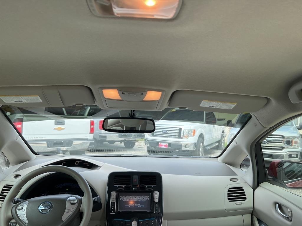 Nissan Leaf 4dr HB SL 2012