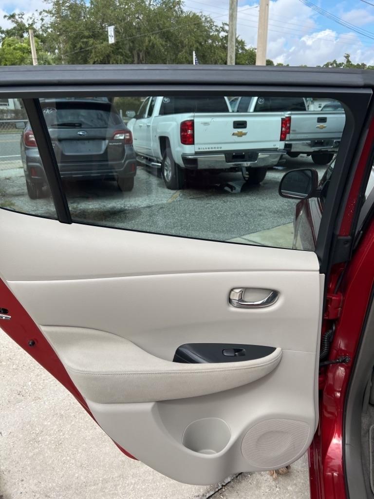 Nissan Leaf 4dr HB SL 2012