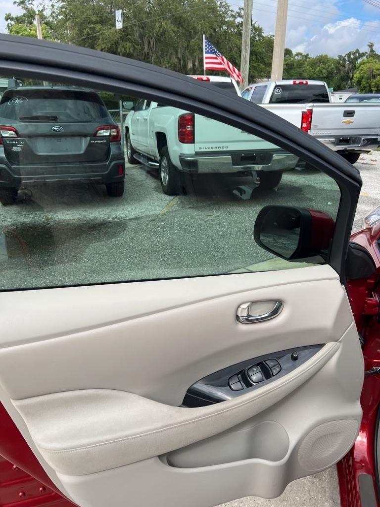 Nissan Leaf 4dr HB SL 2012