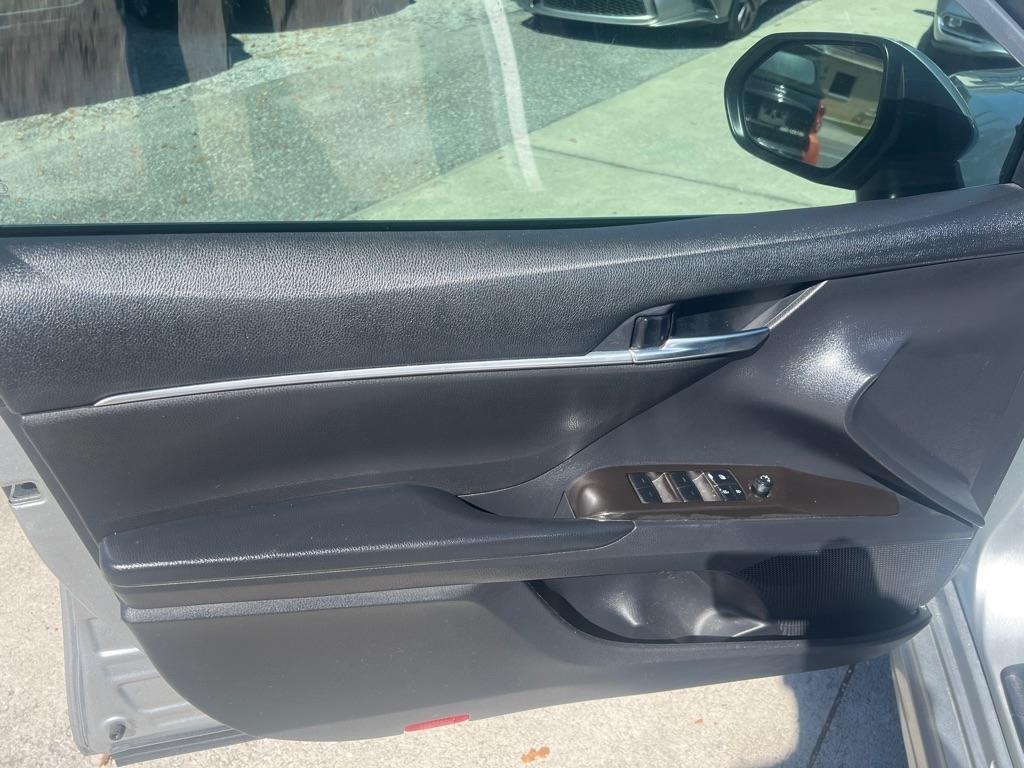 Toyota Camry SE Auto (Natl) 2022