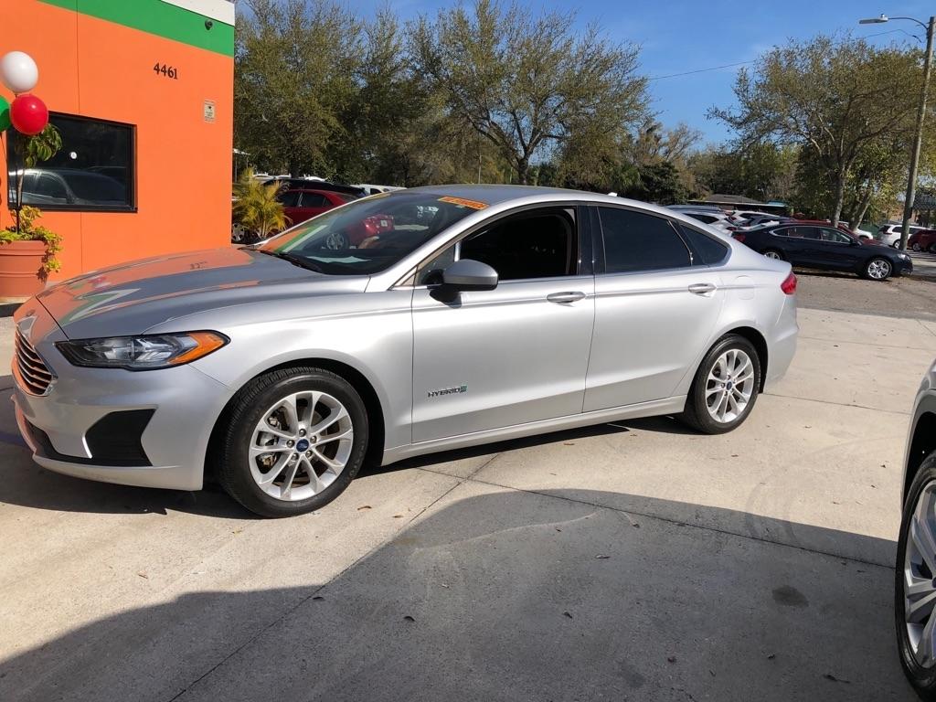Ford Fusion Hybrid SE FWD 2019