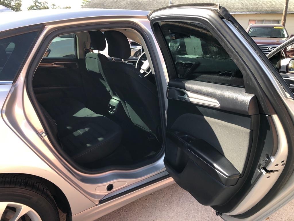 Ford Fusion Hybrid SE FWD 2019