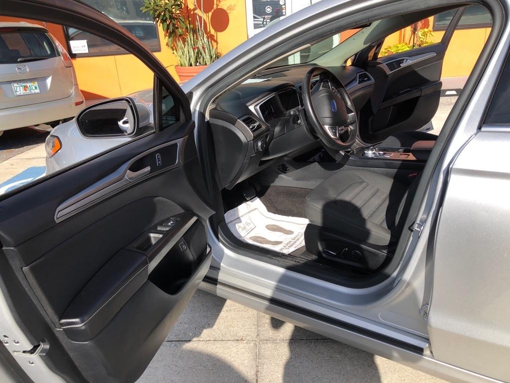 Ford Fusion Hybrid SE FWD 2019