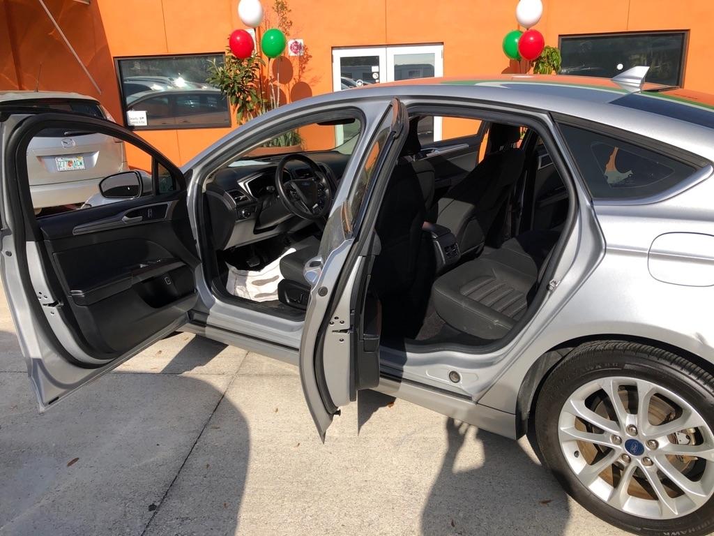 Ford Fusion Hybrid SE FWD 2019