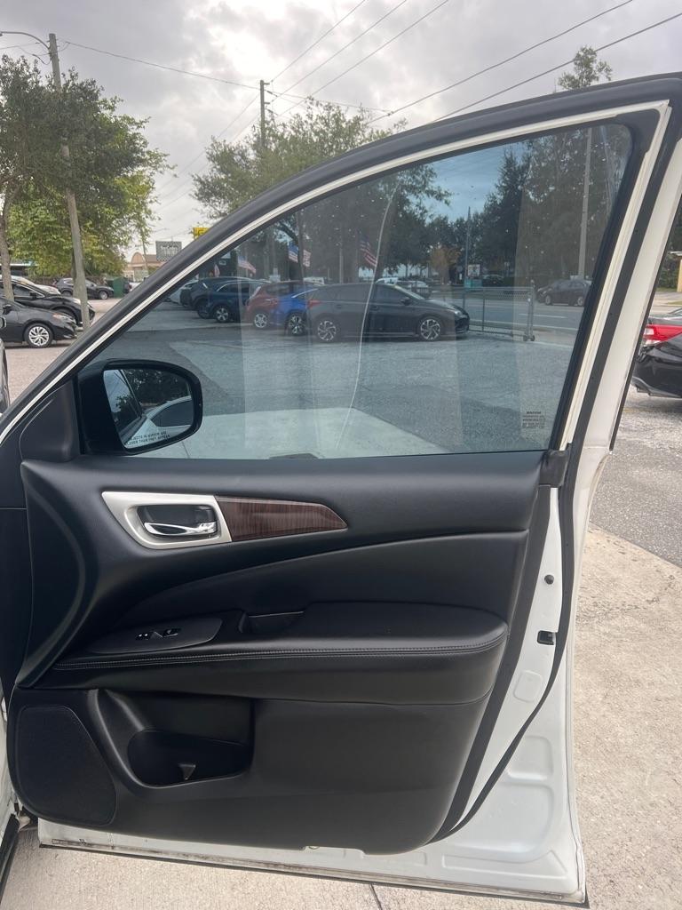 Nissan Pathfinder 2WD 4dr Platinum 2013