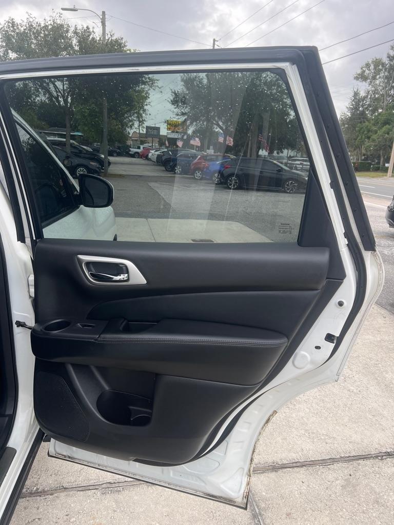 Nissan Pathfinder 2WD 4dr Platinum 2013