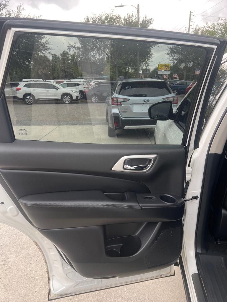 Nissan Pathfinder 2WD 4dr Platinum 2013