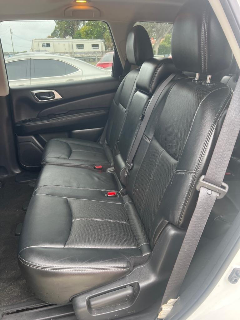 Nissan Pathfinder 2WD 4dr Platinum 2013