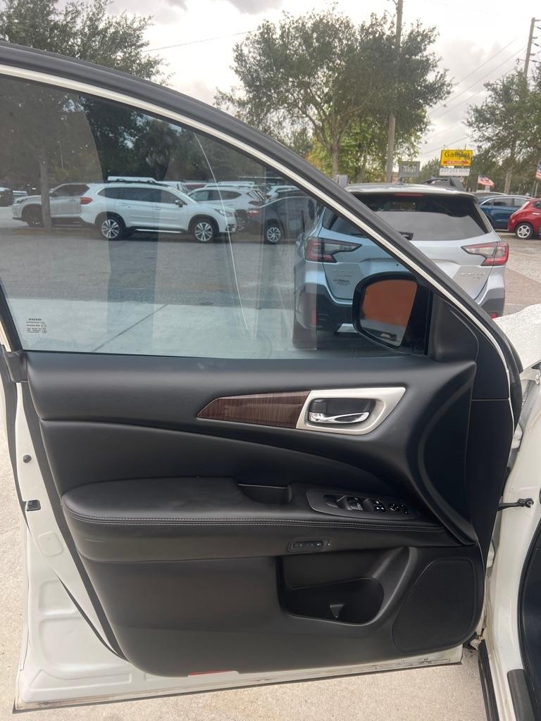 Nissan Pathfinder 2WD 4dr Platinum 2013