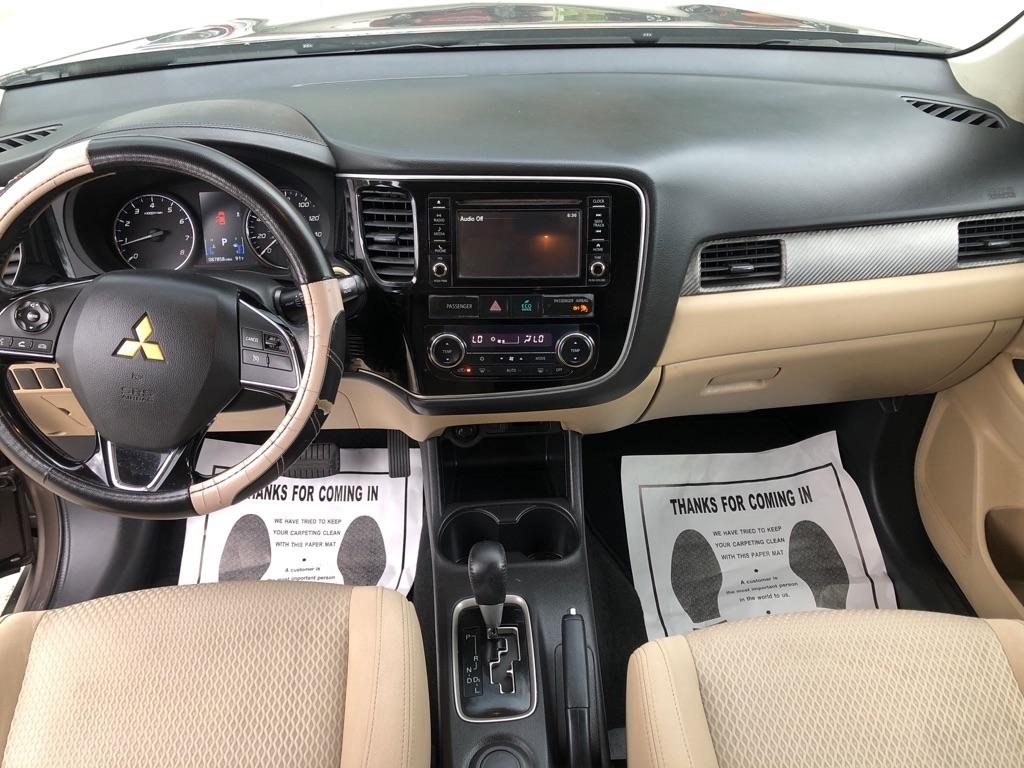 Mitsubishi Outlander 2WD 4dr SEL 2016