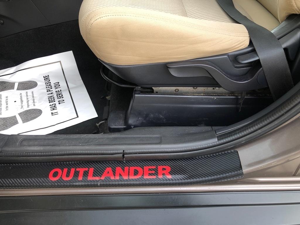 Mitsubishi Outlander 2WD 4dr SEL 2016