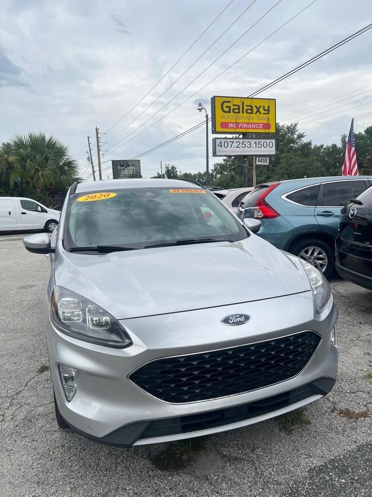Ford Escape Titanium Hybrid FWD 2020