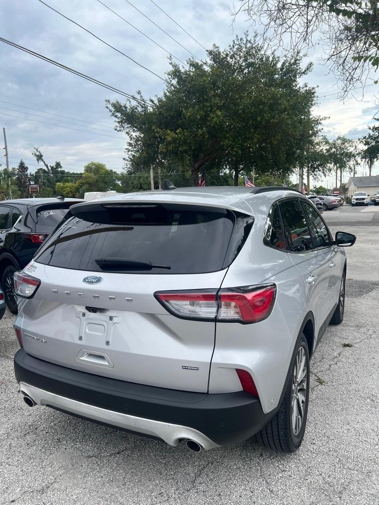 Ford Escape Titanium Hybrid FWD 2020
