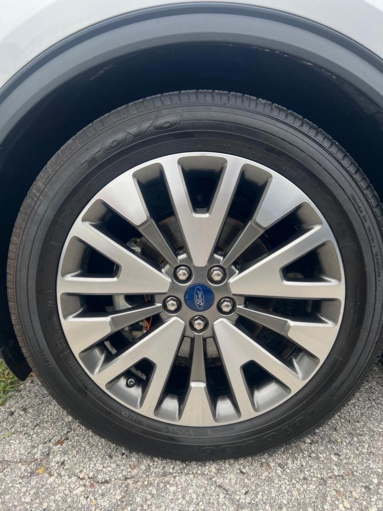 Ford Escape Titanium Hybrid FWD 2020