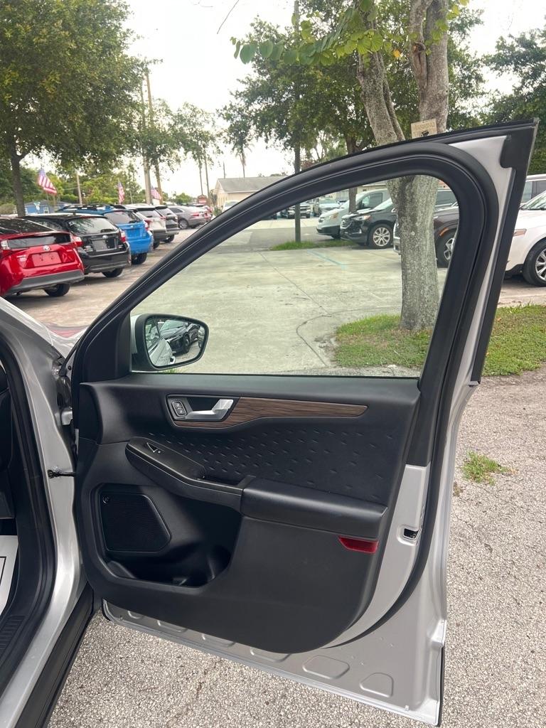 Ford Escape Titanium Hybrid FWD 2020