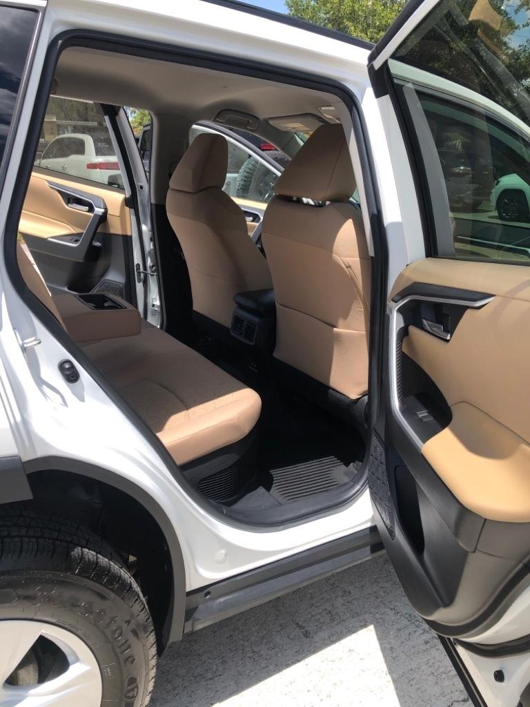 Toyota RAV4 Hybrid XLE AWD (Natl) 2021