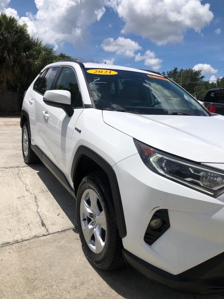 Toyota RAV4 Hybrid XLE AWD (Natl) 2021