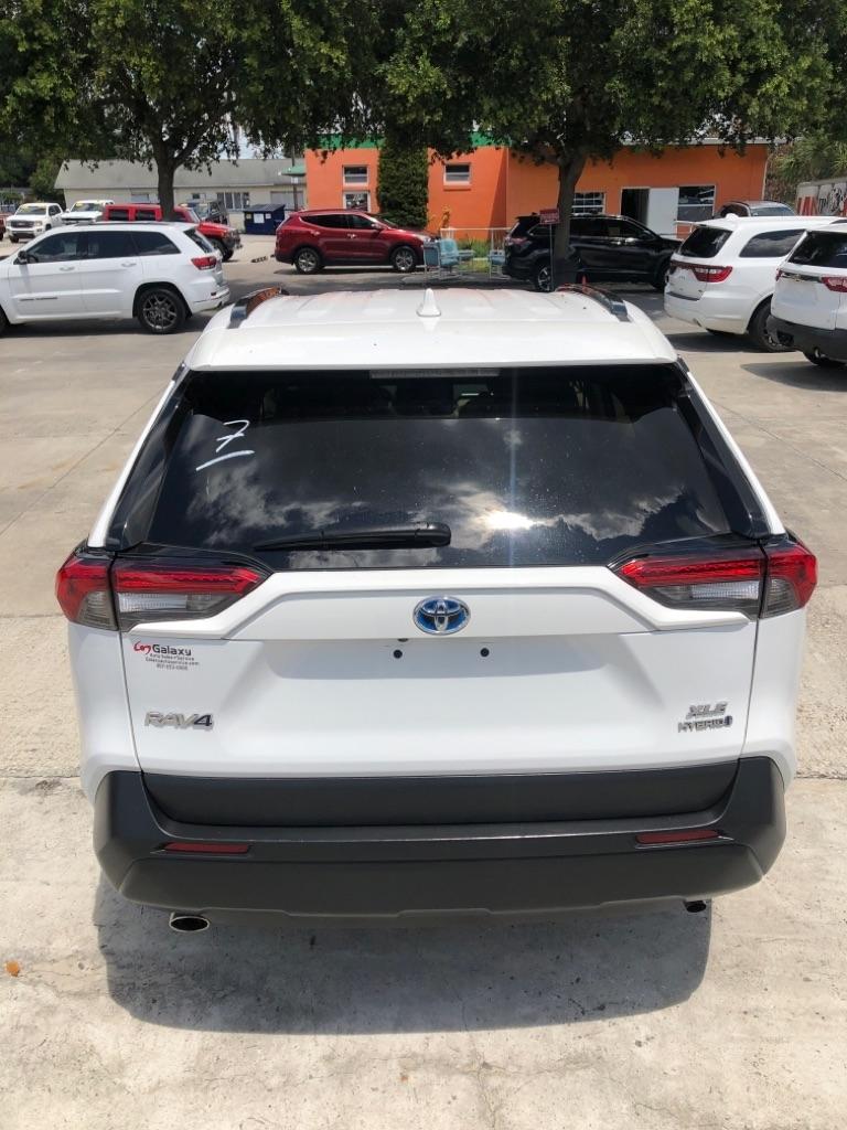 Toyota RAV4 Hybrid XLE AWD (Natl) 2021