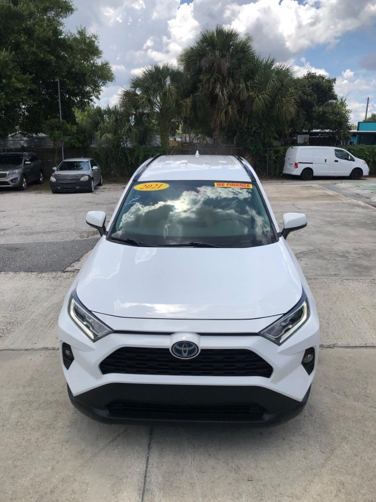 Toyota RAV4 Hybrid XLE AWD (Natl) 2021