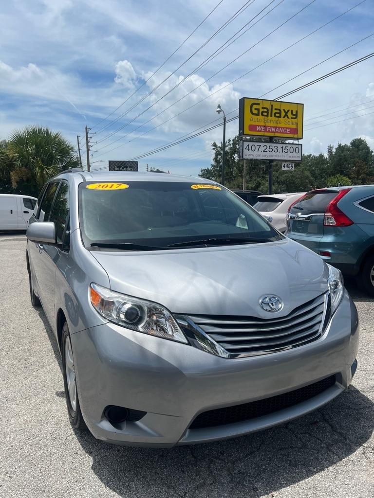Toyota Sienna LE FWD 8-Passenger (Natl) 2017