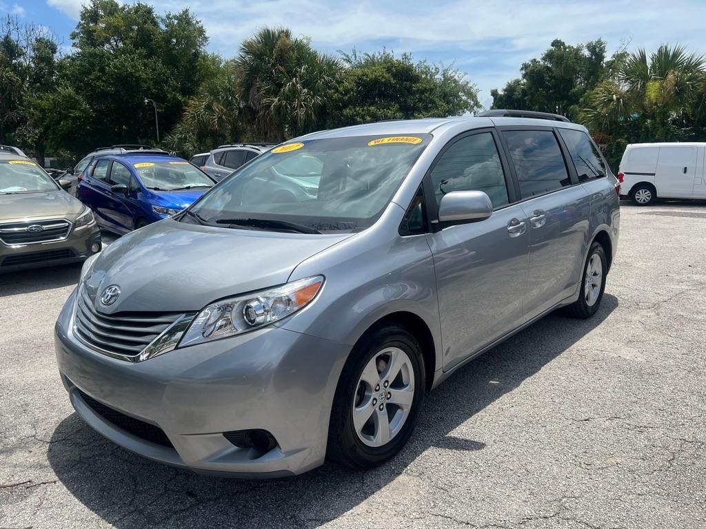 Toyota Sienna LE FWD 8-Passenger (Natl) 2017
