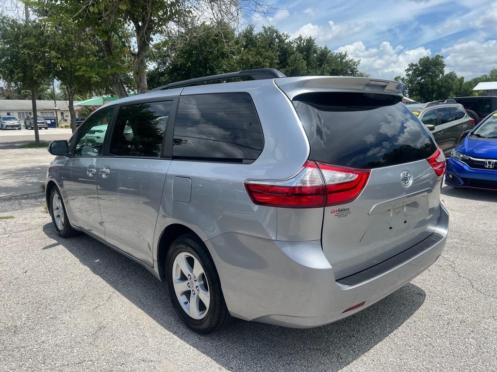 Toyota Sienna LE FWD 8-Passenger (Natl) 2017