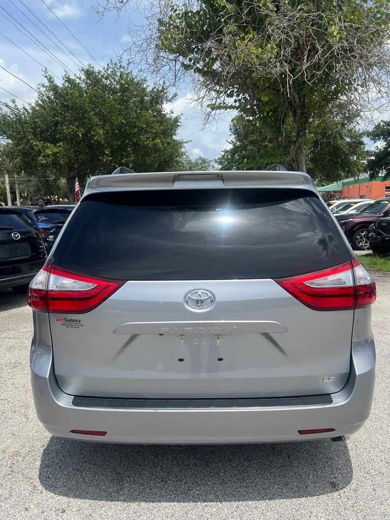 Toyota Sienna LE FWD 8-Passenger (Natl) 2017