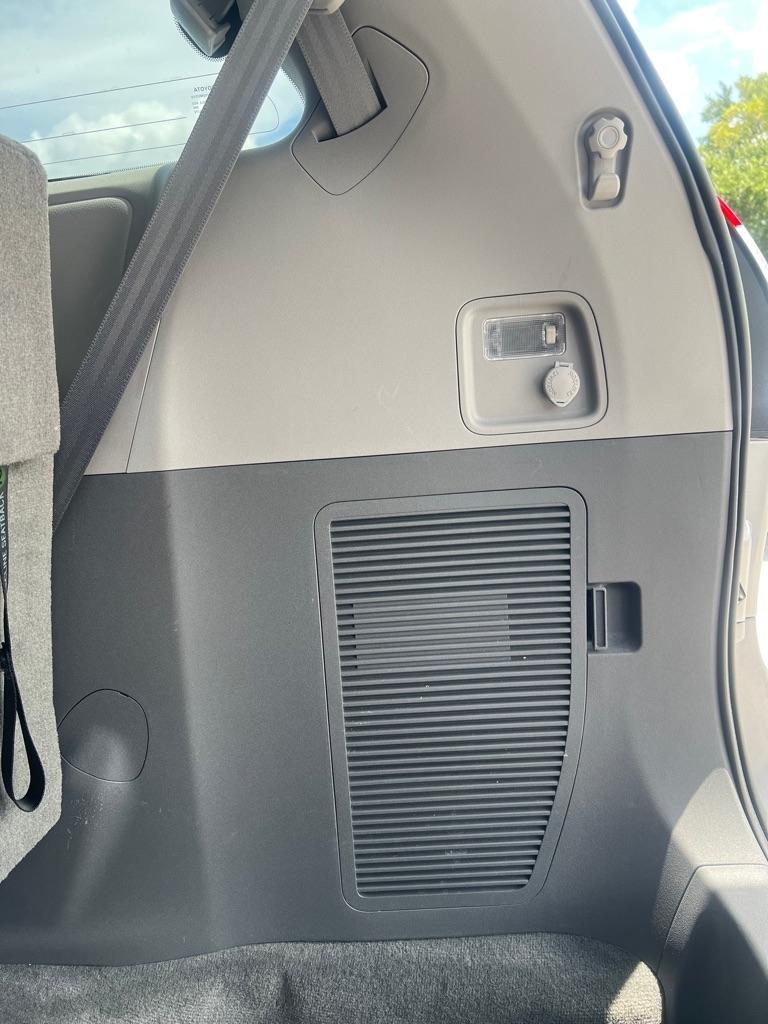 Toyota Sienna LE FWD 8-Passenger (Natl) 2017