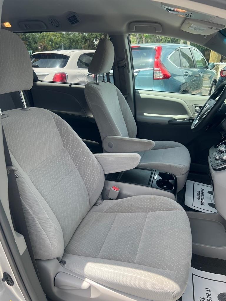 Toyota Sienna LE FWD 8-Passenger (Natl) 2017