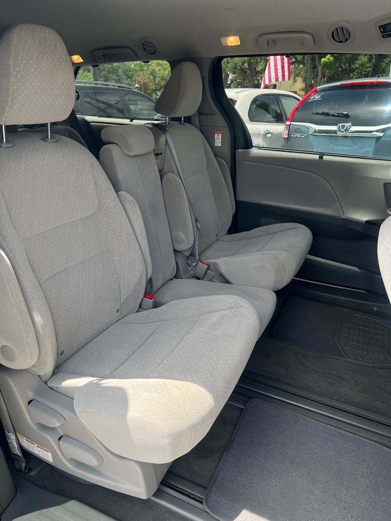 Toyota Sienna LE FWD 8-Passenger (Natl) 2017