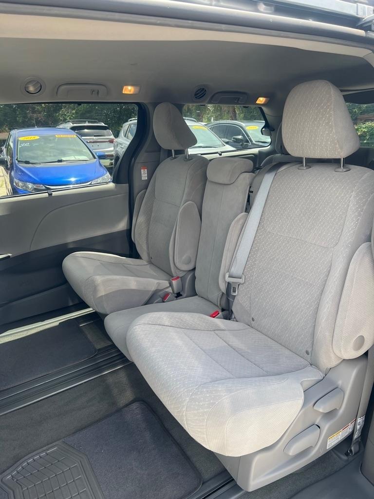 Toyota Sienna LE FWD 8-Passenger (Natl) 2017