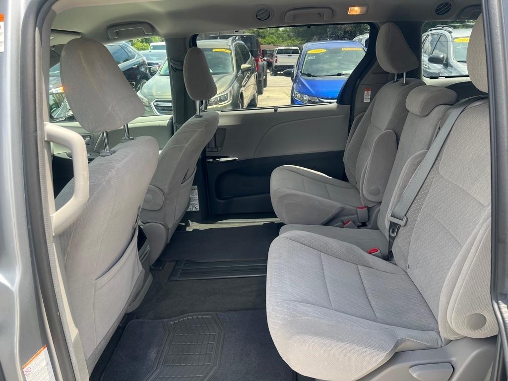 Toyota Sienna LE FWD 8-Passenger (Natl) 2017