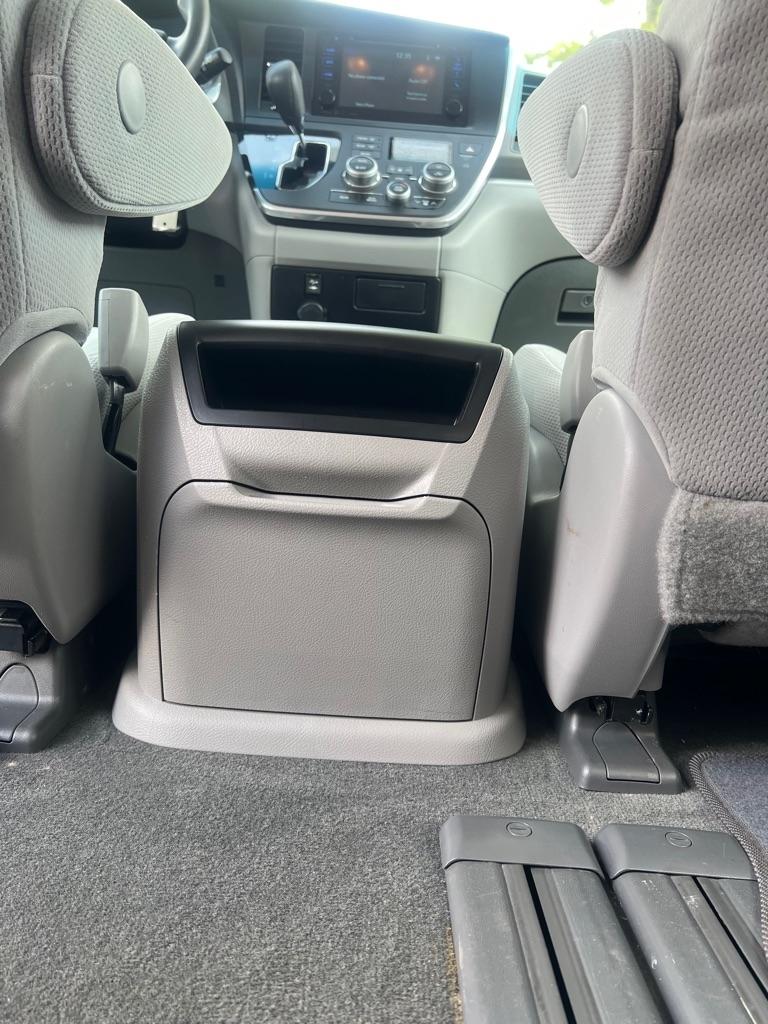 Toyota Sienna LE FWD 8-Passenger (Natl) 2017