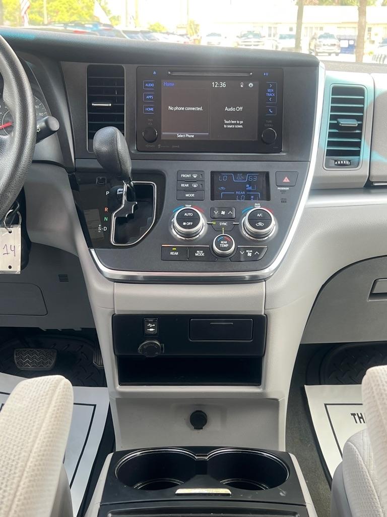 Toyota Sienna LE FWD 8-Passenger (Natl) 2017
