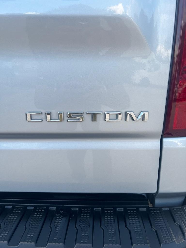 Chevrolet Silverado 1500 2WD Crew Cab 147" Custom 2022