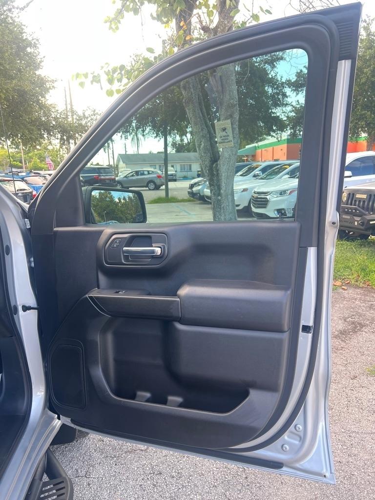 Chevrolet Silverado 1500 2WD Crew Cab 147" Custom 2022