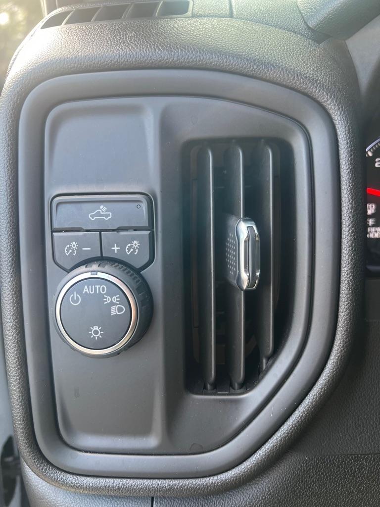 Chevrolet Silverado 1500 2WD Crew Cab 147" Custom 2022