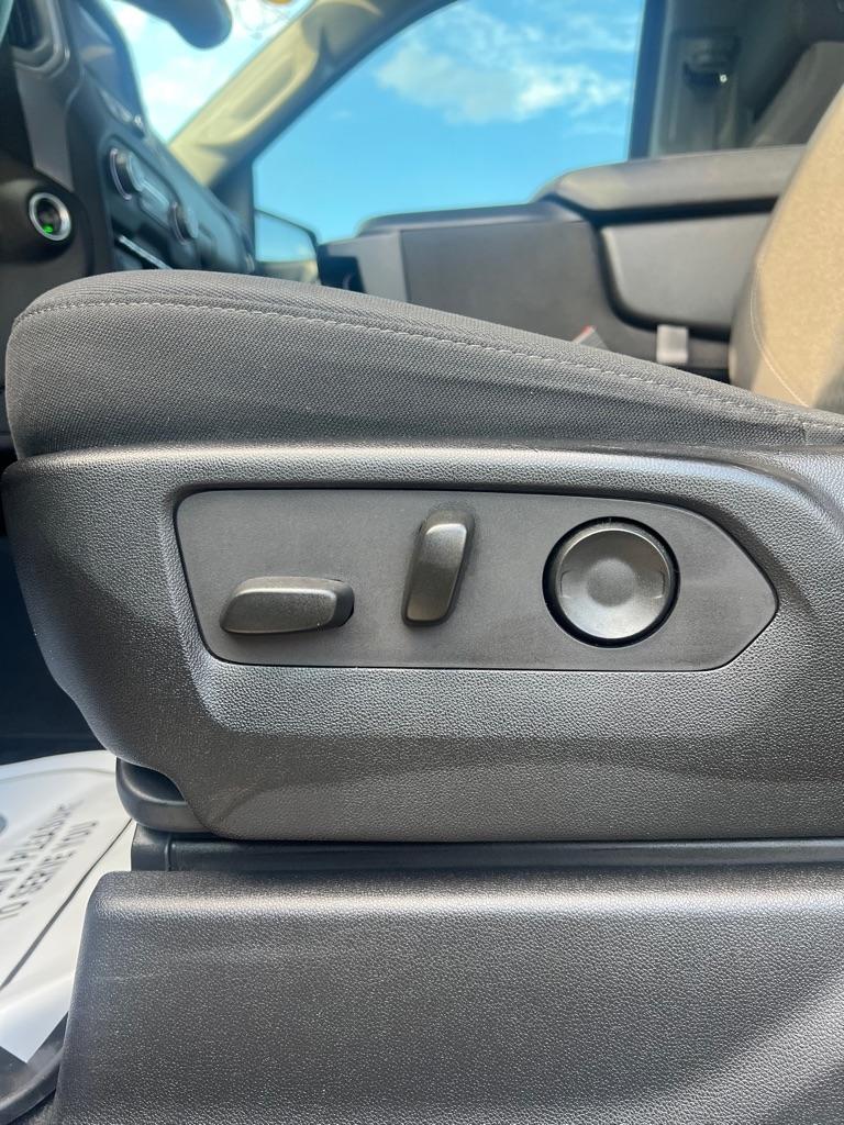 Chevrolet Silverado 1500 2WD Crew Cab 147" Custom 2022