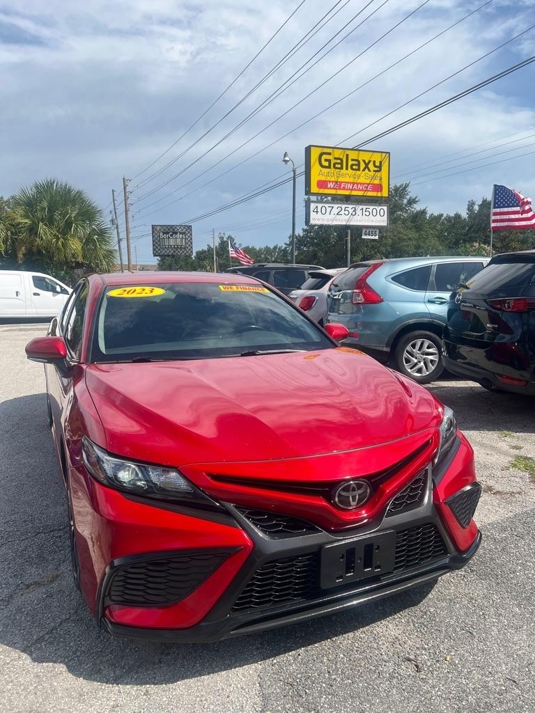Toyota Camry Hybrid SE Nightshade CVT (Natl) 2023