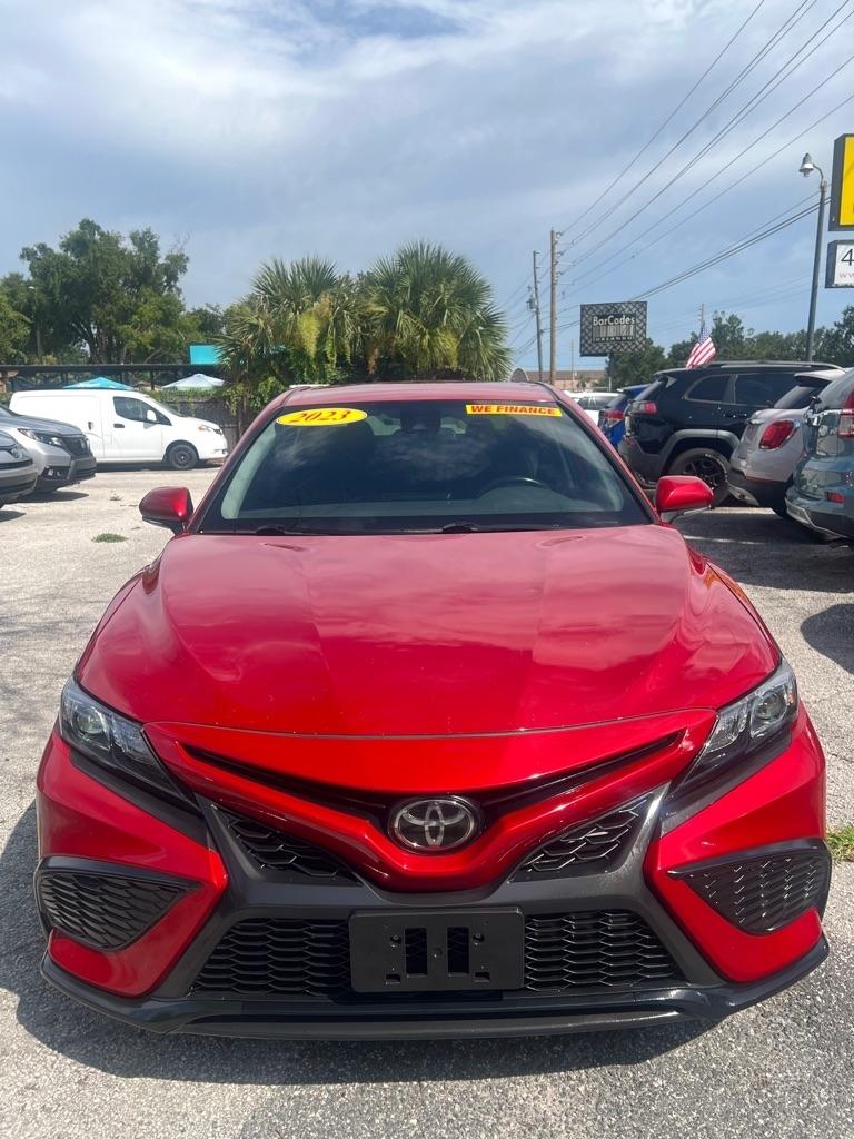 Toyota Camry Hybrid SE Nightshade CVT (Natl) 2023