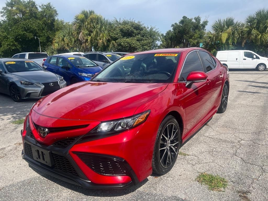 Toyota Camry Hybrid SE Nightshade CVT (Natl) 2023