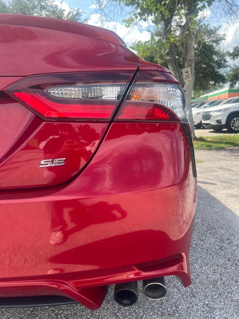 Toyota Camry Hybrid SE Nightshade CVT (Natl) 2023