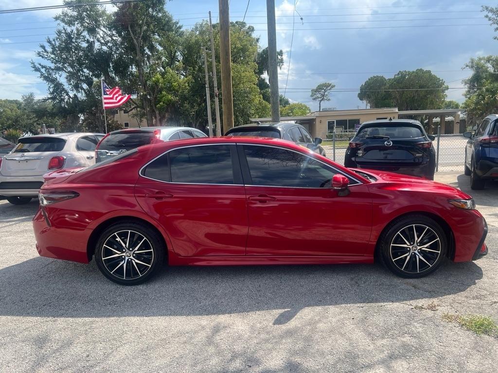 Toyota Camry Hybrid SE Nightshade CVT (Natl) 2023